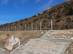 坡道驾驶四大技巧：起步、上坡、下坡、侧坡安全通行全解析