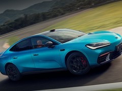 吉利银河TT Ultra全球竞速版发布：650km续航、3.8秒破百、6C快充