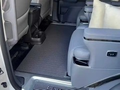 丰田赛那舒适版升级航空座椅与实用配置