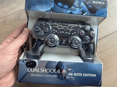 索尼日本员工限定宇宙机器人PS4手柄炒至数万美元引热议