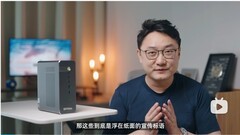 极摩客EVO-X5 Pro用192GB统一内存，把320B大模型装进3.4升桌面小主机