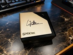 重磅首发！极摩客EVO-T2亮相CES 2026，英特尔CEO陈立武亲签力荐