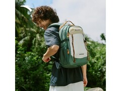 安踏大容量双肩包直降百元