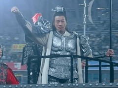 何润东着项羽铠甲助阵宿迁队主场胜南京