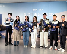 智界R7开启全国交付，家庭用户占92%，竞争从“拼参数”转向“拼场景”