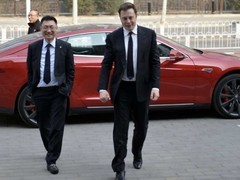 特斯拉授予朱晓彤逾52万份股票期权绑定长期发展