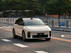 理想i6上半年交付破12万辆，成中大型纯电SUV销量冠军