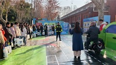 大学生“交通安全”必修课开课了！ 九号联合交警在华中科大教00后安全骑行