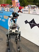 2026人形机器人半马：300多位机器人在赛跑，当虹科技“机器人摄像师”在直播