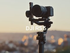 大疆发布DJI RS 5稳定器：智能追踪升级，售价3099元起