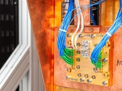 IBM实现双量子处理器间高保真态传输与纠缠，模块化量子计算获突破