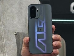 一加Ace 6至尊版发布：天玑9500+165Hz东方屏，定义电竞旗舰新标杆