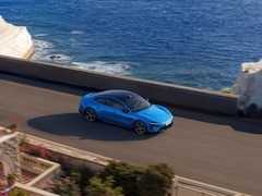 小米SU7推卡布里蓝新配色，雷军频晒动态引热议