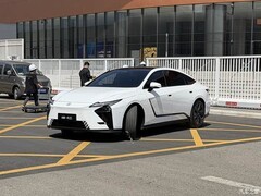 全新雷克萨斯ES亮相北京车展：混动/纯电双版本，30.88万元起售