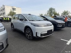 埃安全新纯电轿车AION N60亮相北京车展，预售11.58万起