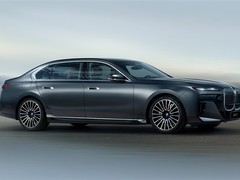 宝马中国发布限量700台7系熠影臻藏版，售价121.8万元