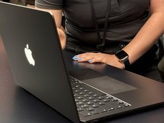 苹果2026年推首款触控MacBook Pro，终结二十年非触控策略