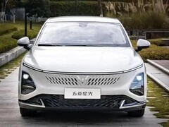 五菱星光730纯电版预售开启：730km续航+快充，家用出行新选择