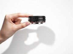 唯卓士发布26mm F2.8 EVO饼干镜头：超薄轻量、双卡口、高性价比街拍利器