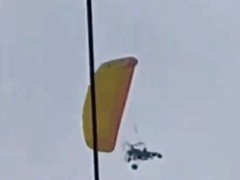 男子自制飞行器升空引热议 官方提醒需合法报备