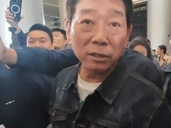 魏建军穿百元外套亮相发布会，低调作风引热议