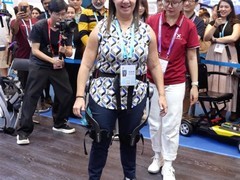 阿根廷残障女性广交会外骨骼助行首步引泪目