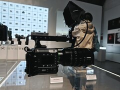 富士胶片在FUJIKINA 2025上展出全新电影摄影机GFX ETERNA 55