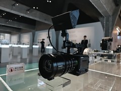 富士胶片在FUJIKINA 2025上展出全新电影摄影机GFX ETERNA 55