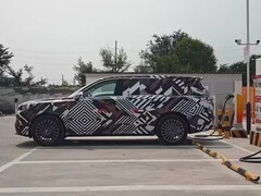 魏牌首款旗舰SUV亮相，搭载插混动力与800V快充