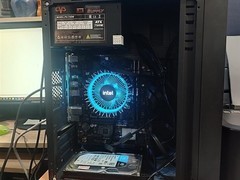 菲律宾前市长天价购电脑，配置平平引争议