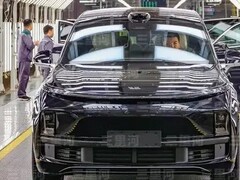 2025中国汽车迈入新能源时代：3400万辆产销背后的换道超车之路