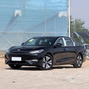 20万内中型轿车四选一：混动燃油纯电全都有