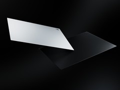 雷蛇推帝王蝶专业版玻璃鼠标垫：1.9mm超薄设计，专为高精度游戏优化