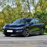 20万内纯电中大型轿车三强对决：科技与实用的全面较量