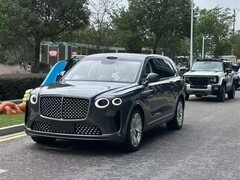 2025年神秘豪车实车曝光 外观神似宾利添越引争议