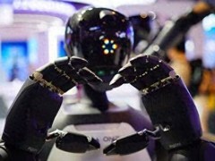 英国研发新型机器人皮肤 可同时感知压力、温度