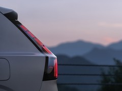 全家长途自驾游 SUV 推荐：3 款热门车型横评 大空间长续航更省心