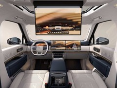 三星显示携手极氪首发三屏OLED座舱