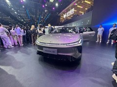 极狐S3纯电家轿北京车展首发：充换电双模、560km+续航、12.58万元起