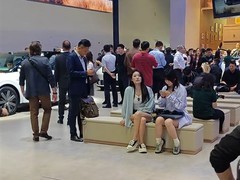 理想车展设公共座椅引热议：以人性化服务诠释家的温度