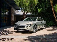 全新一代轩逸北美发布：双联屏+2.0L动力焕新