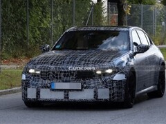 全新一代宝马M3路试曝光：2028年亮相，轻混动力+八速自启