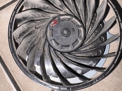 PS5风扇内红色小部件实为动平衡配重块，属正常出厂设计