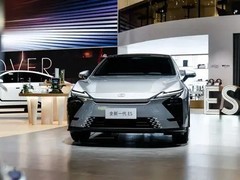 全新ES 300h以29.99万元起售，入门即享越级底盘、混动平顺与东方豪华