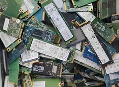 DIY从入门到放弃：只看3000MB/s买到的固态不如机械硬盘