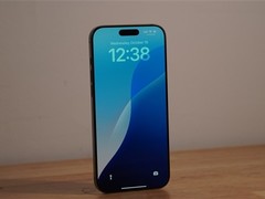 苹果2027年iPhone 20周年机或仍用挖孔屏，真全面屏或延至2030年