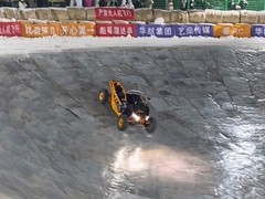 长春西湖公园巨型汽车冰锅走红，免费漂移体验引爆冬日文旅热潮