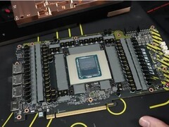 资深玩家定制分体水冷升级RTX 5090 Lightning Z，核心温度直降11℃