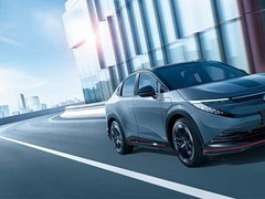 日产发布全新聆风NISMO版：高性能纯电掀背，27.4万元起售