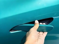 北京车展凸显门把手设计转向：全隐藏式退场，安全导向半隐藏式回归